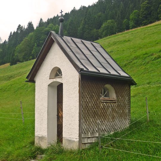 Regenbogenkapelle, Rauth