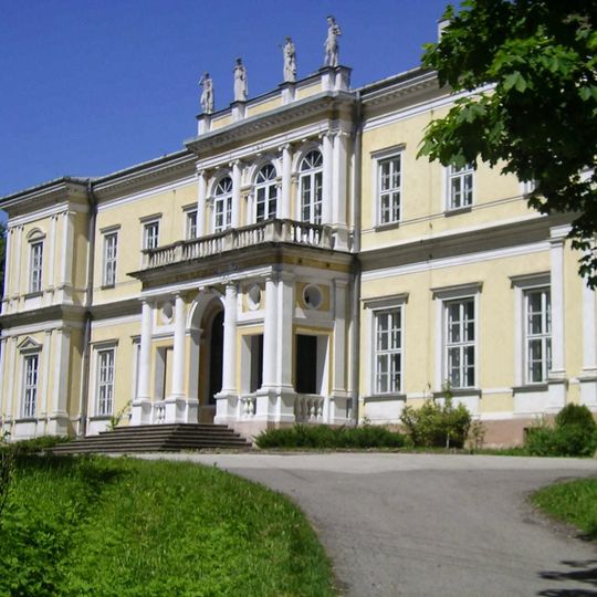 Ośrodek Dziedzictwa Kulturowego i Tradycji Rolnej Ponidzia - Pałac Wielopolskich