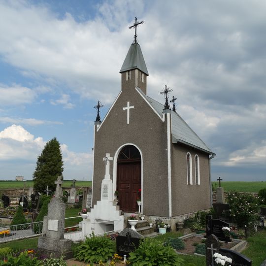 Lukšiai cemetery chapel