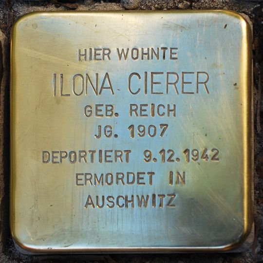Stolperstein en memoria de Ilona Cierer
