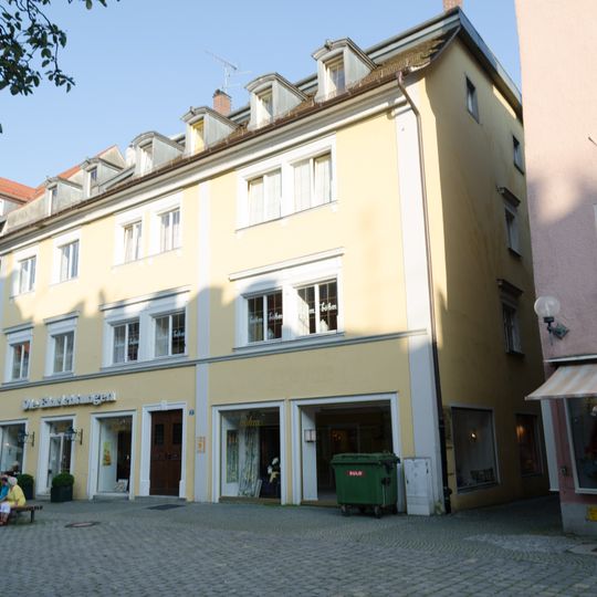 Wohn- und Geschäftshaus