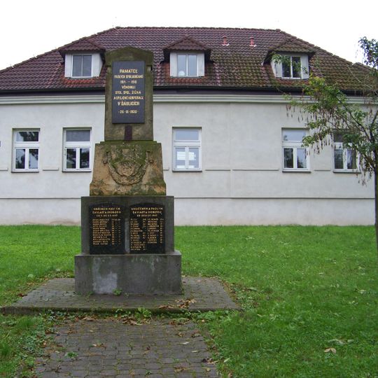 Pomník padlým v ulici U Parkánu v Ďáblicích