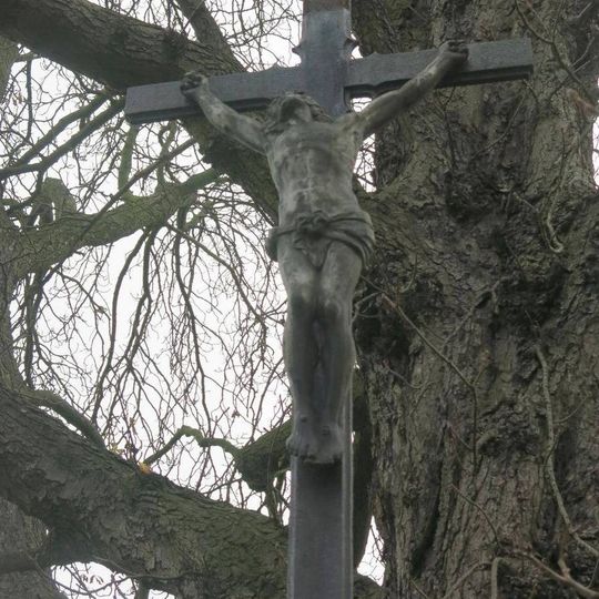 Kříž u silnice na severovýchodním okraji Dlažkovic