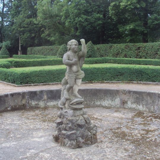 Kašna v parku zámku v Zákupech