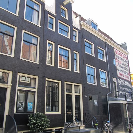 Pand met zeer eenvoudige halsgevel