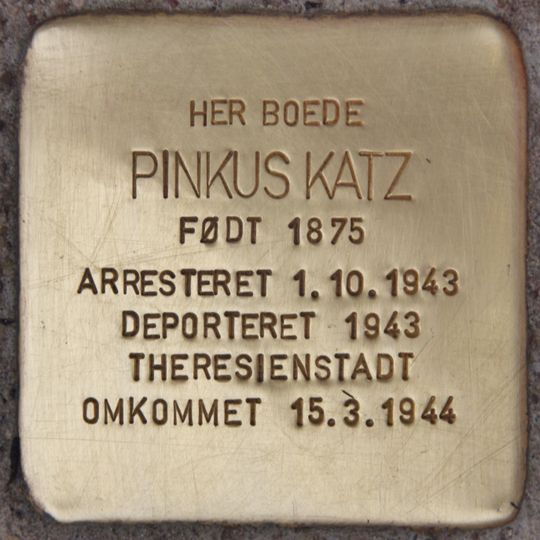 Stolperstein en memoria de Pinkus Katz
