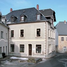 Pflaster vor einer ehemaligen Mühle sowie alter Mühlstein Olbernhau