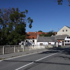 Most Komenského ulice přes Blanici v Husinci