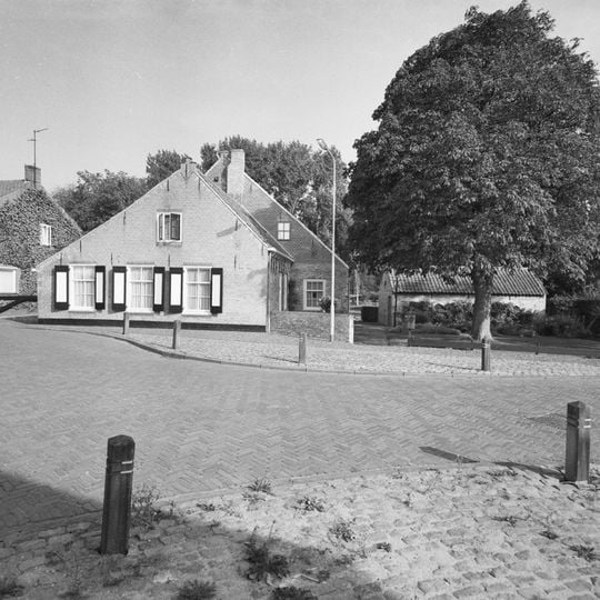 Hellewoudstraat 1, Ellewoutsdijk