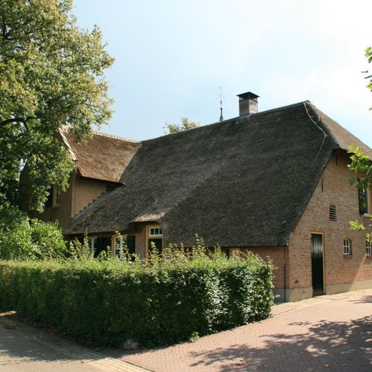 Grotestraat 31, Heesbeen