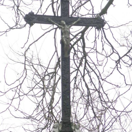 Kříž u silnice z Račiněvsi do Břízy