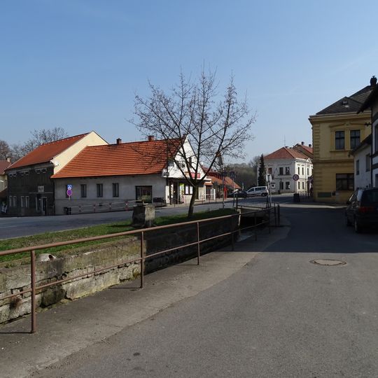 První most silnice I/9 přes náhon Liběchovky v Liběchově