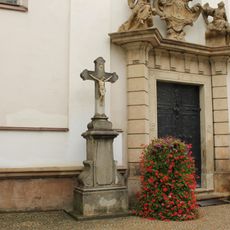 Kříž v Jevíčku na ulici Kostelní před kostelem