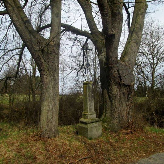 Kříž západně od Těchonic