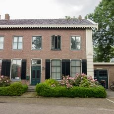 Voormalige vrijstaande pastorie in eclectische bouwtrant