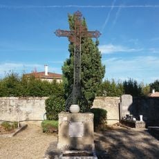 Croix du cimetière de Mionnay