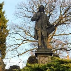 Socha K. I. Dientzenhofera u Sochařsko-kamenické školy v Hořicích