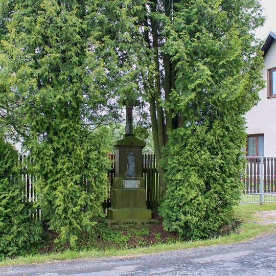 Kříž v Herolticích u silnice