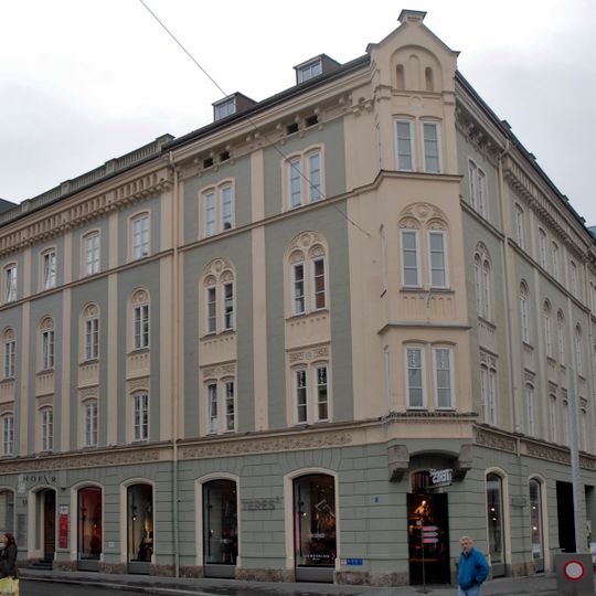 Wohn- und Geschäftshaus