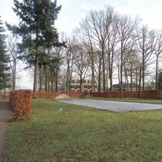 Zwembad met kleedhokje