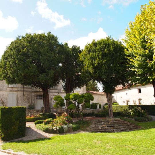 Presbytère et mairie de Salles-d'Angles