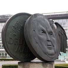 Ludwig-Erhard-Bildnisbrunnen