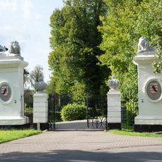 Vaeshartelt Castle: entrance gate