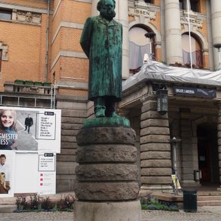 Statue des Henrik Ibsen