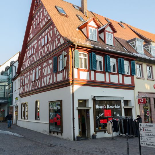 Wohn- und Geschäftshaus