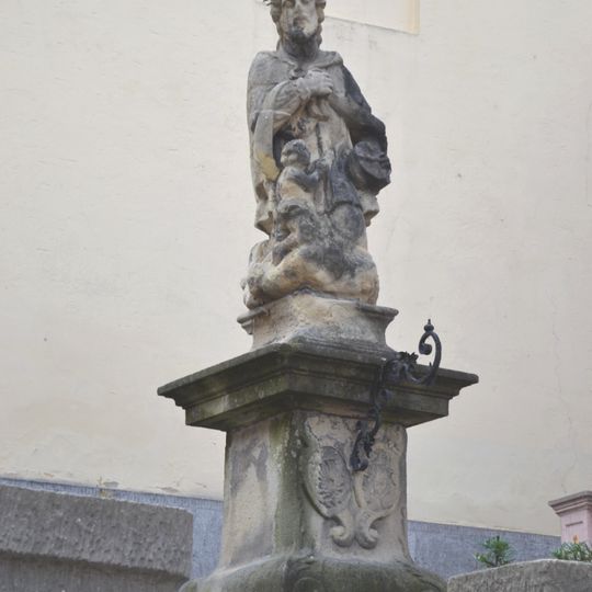 Socha sv. Jána Nepomuckého, podstavec