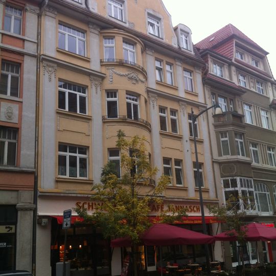 Wohn- und Geschäftshaus Karl-Marx-Straße 5