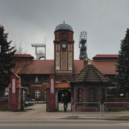 Budynek sali zbornej, łaźni i szatni łańcuszkowej, obecnie budynek administracyjny KWK Bielszowice w Rudzie Śląskiej