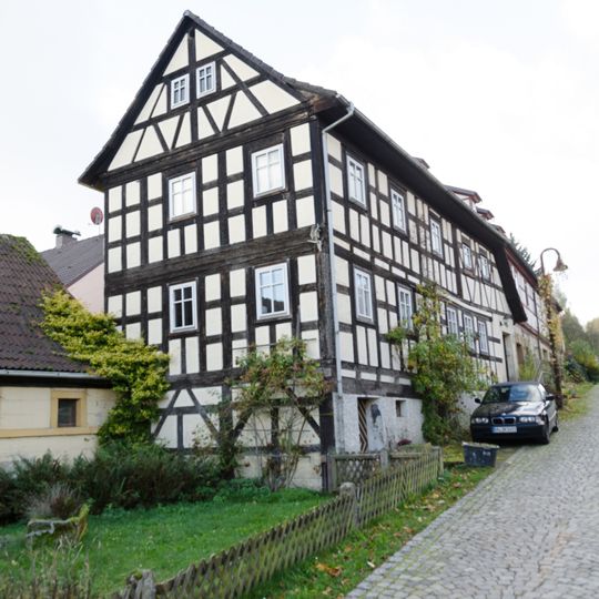 Zwei zusammengehörige Wohnhäuser