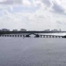 Veterans Memorial Bridge
