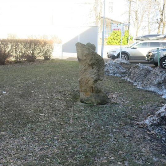 Kamenná plastika před budovou B nemocnice v Liberci