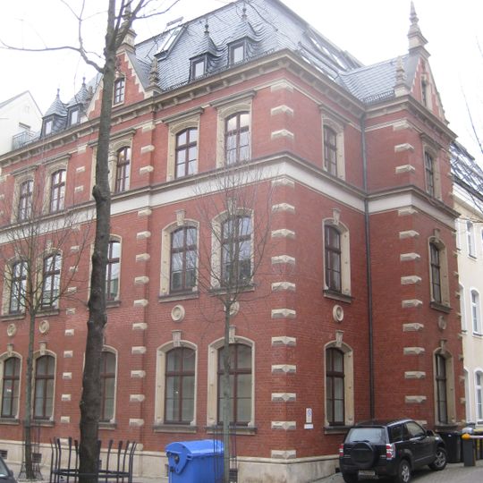 Mietshaus in offener Bebauung An der Markthalle 6