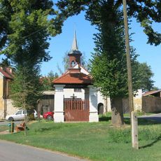 Kaplička na návsi v Kokovicích
