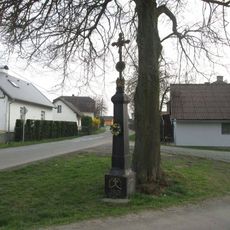Kříž v Příkosicích na křižovatce