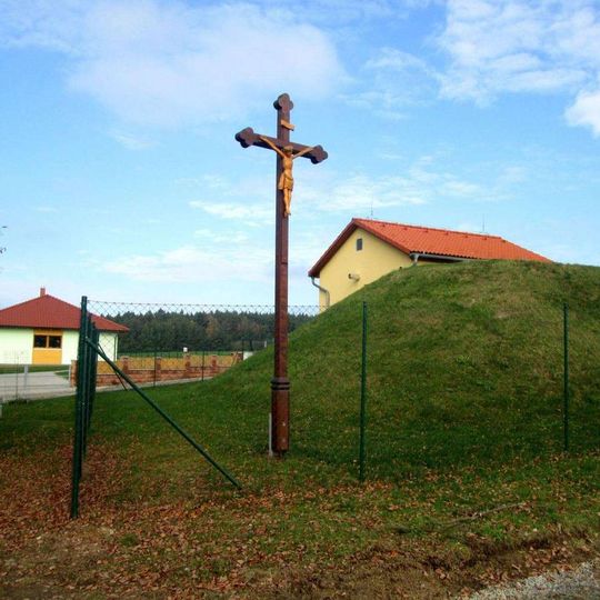 Kříž nad Mrtníkem u vodárny