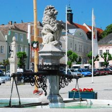 Retz Stadt Brunnen mit Löwen (Hauptplatz)