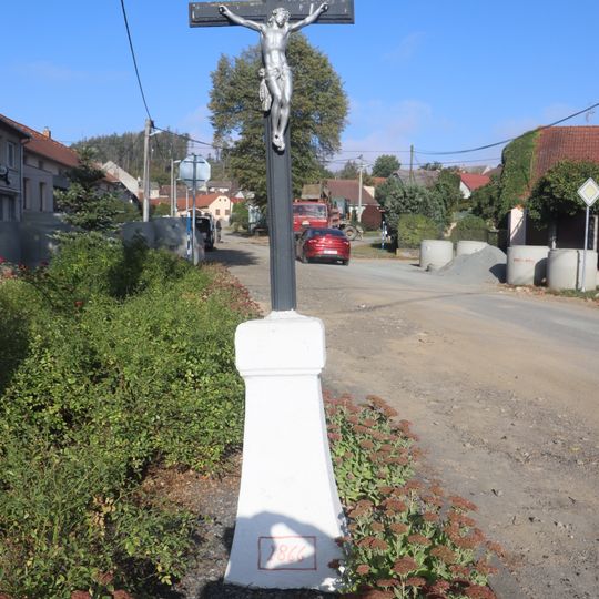 Kříž na křižovatce v Mikulovicích