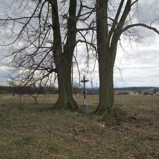 Kříž u Modré Hůrky na rozcestí