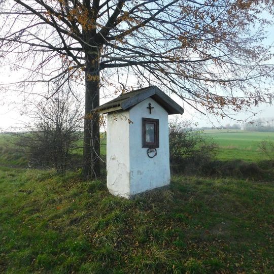 Výklenková kaplička na křižovatce cest západně od Úsobí