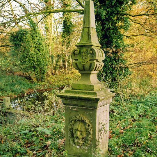 Landgoed Dorth: twee obelisken