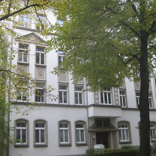 Mietshaus in geschlossener Bebauung konzipiert Sebastian-Bach-Straße 17