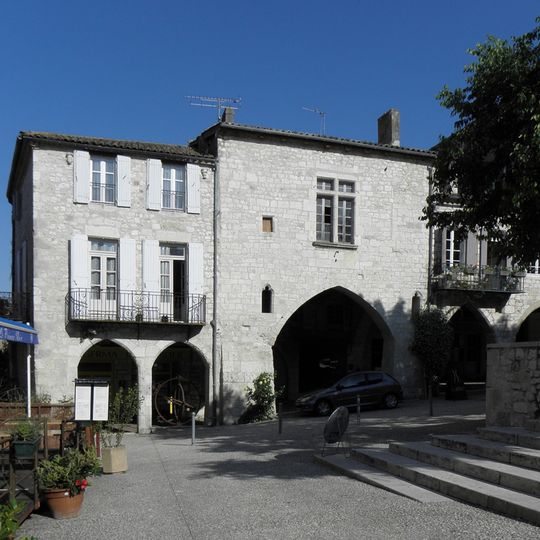 Maison à cornières