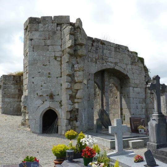 Restes de l'église Saint-Thuriau à Quintin