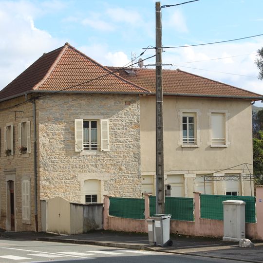 Former town hall of Proulieu
