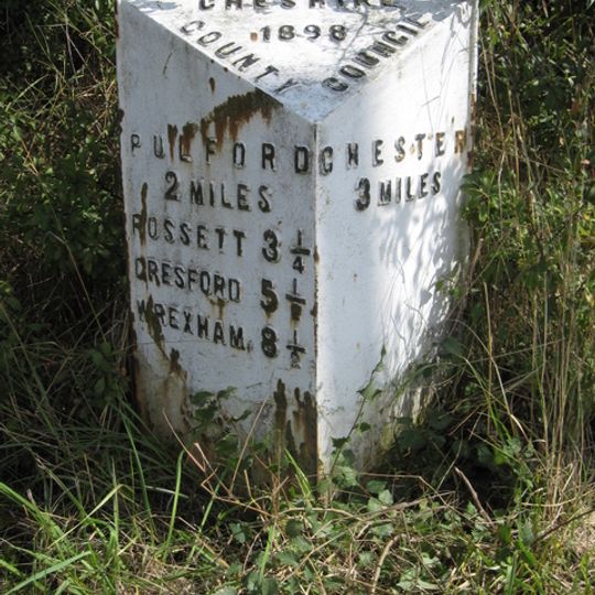 Milepost, SE of Belgrave Bridge, A483 roundabout