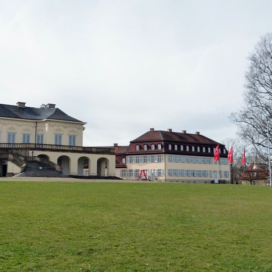 Baumgruppe vor Schloß Solitude